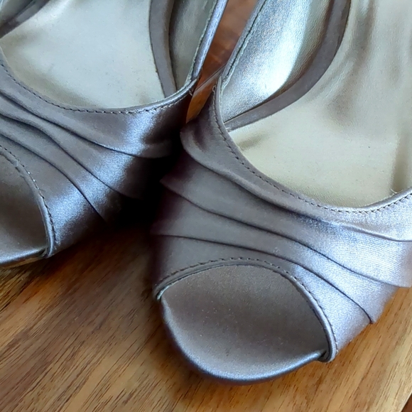 New Aldo heels, size 6. Beige color. - Picture 5 of 6